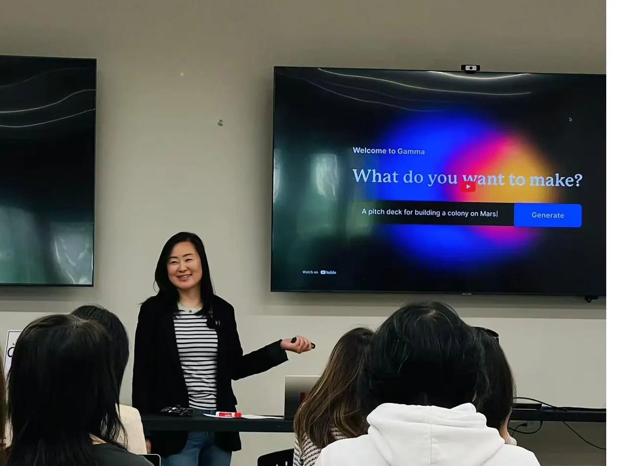 Diana presenting at a KW Thrive training workshop