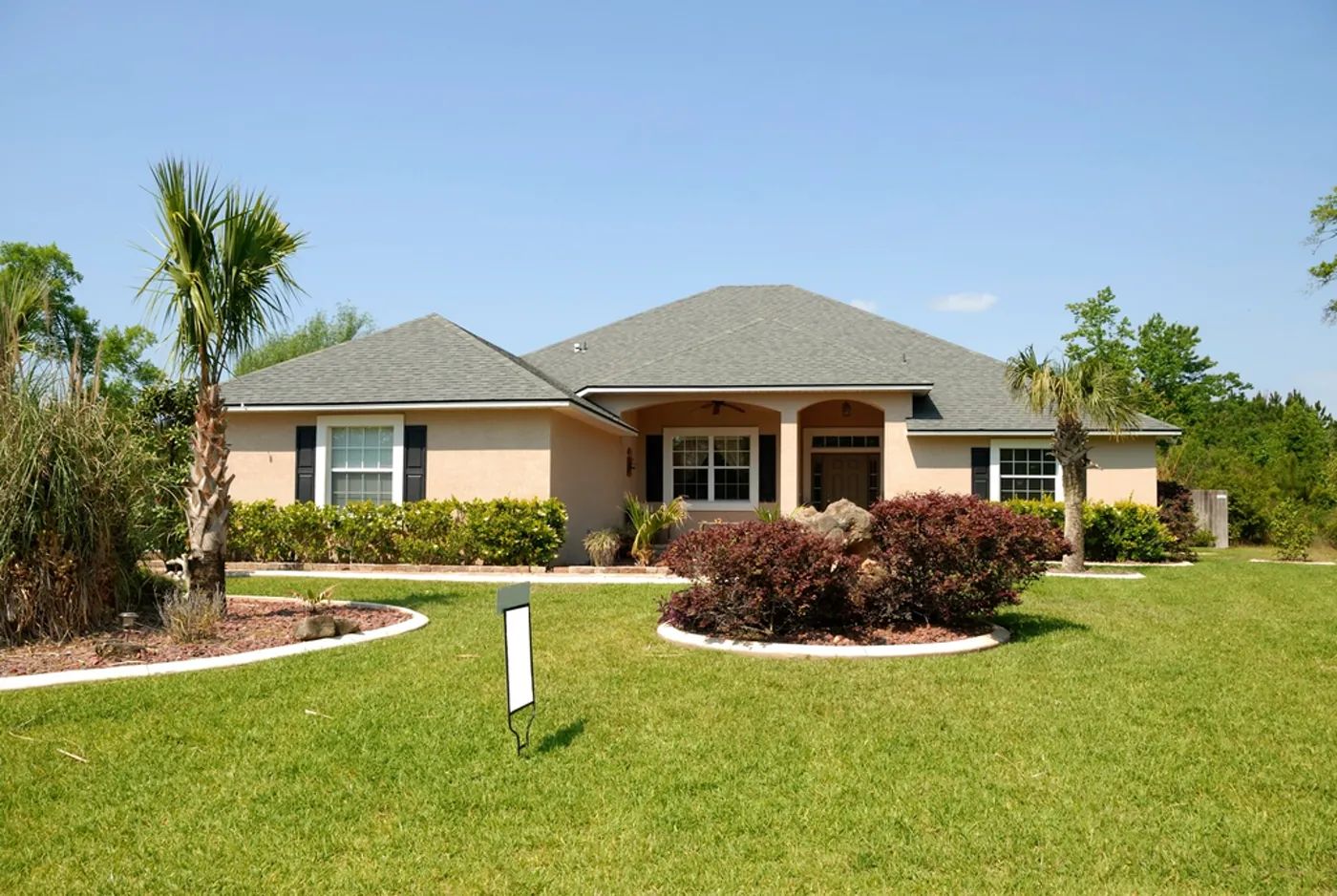 Single-family home in daylight